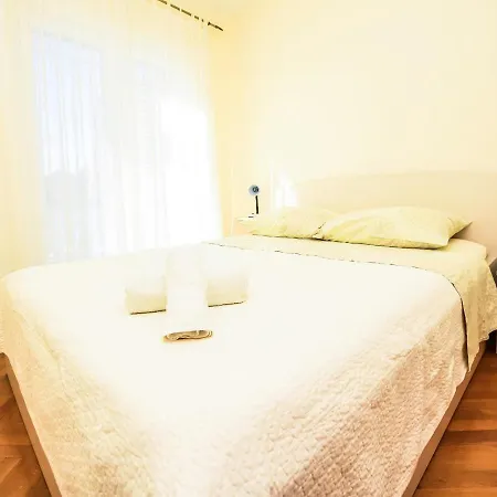 Dinko By Interhome